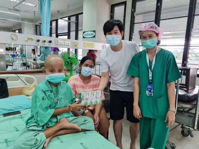มอบนมและอาหารเสริมให้เด็กเล็กแผนกกุมารเวชกรรม โรงพยาบาลมหาราชนครศรีธรรมราช